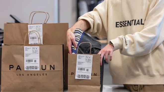 亚马逊开始在特定零售店推出当日送达服务